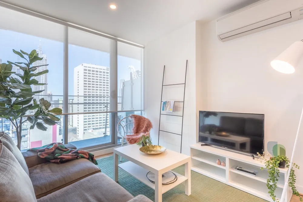 Stylish city views CBD 2 bed 2 bath