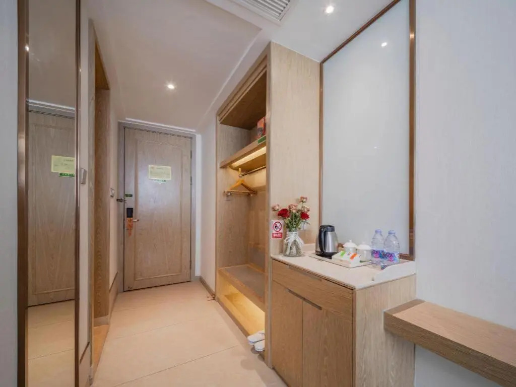 Vienna Hotel (Shenzhen Pingshan High-Speed Railway Station Pingshan Bonded Zone North Gate)