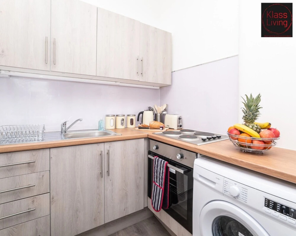 One Bedroom Apartment by Klass Living Serviced Accommodation Rutherglen - Crossroads Apartment With WiFi and Parking