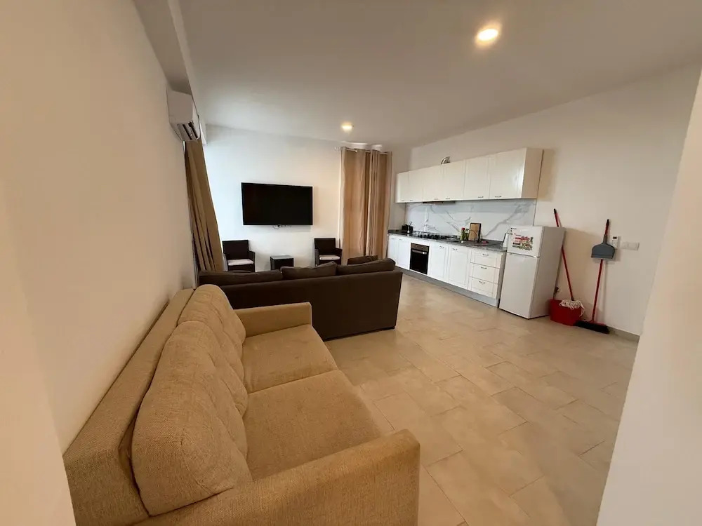 Joli Beach House - Spacious Ground Floor T2 Apartment