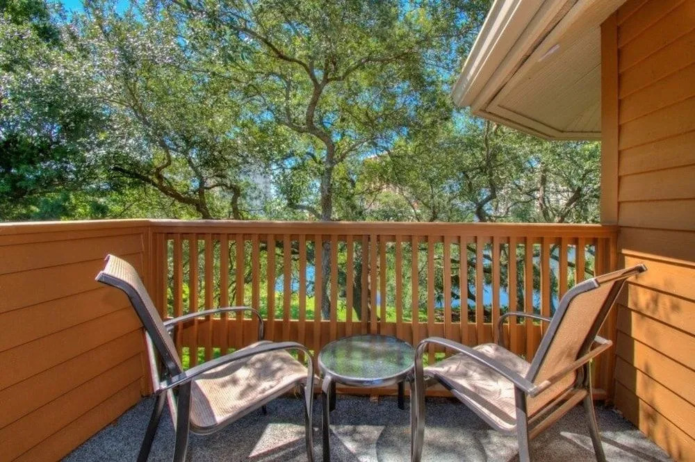 Laurel Court 301