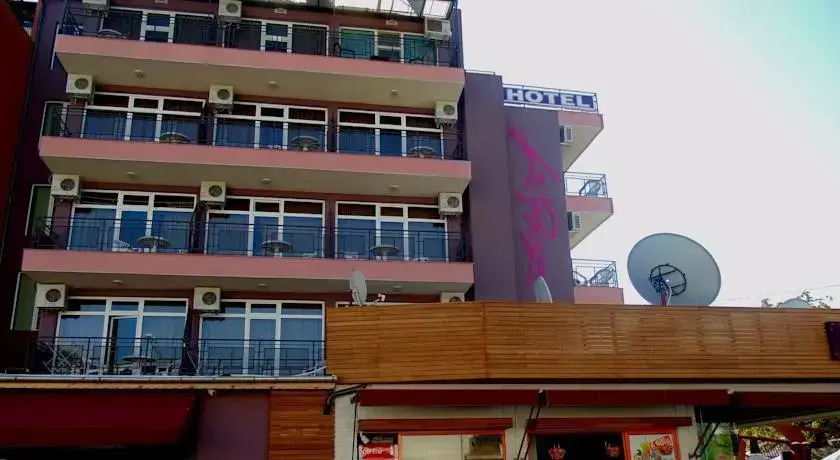La Piazza Family Hotel