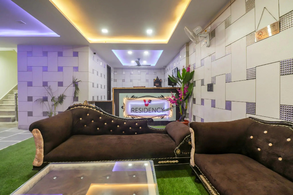OYO Flagship 64184  Moody Moon Residency