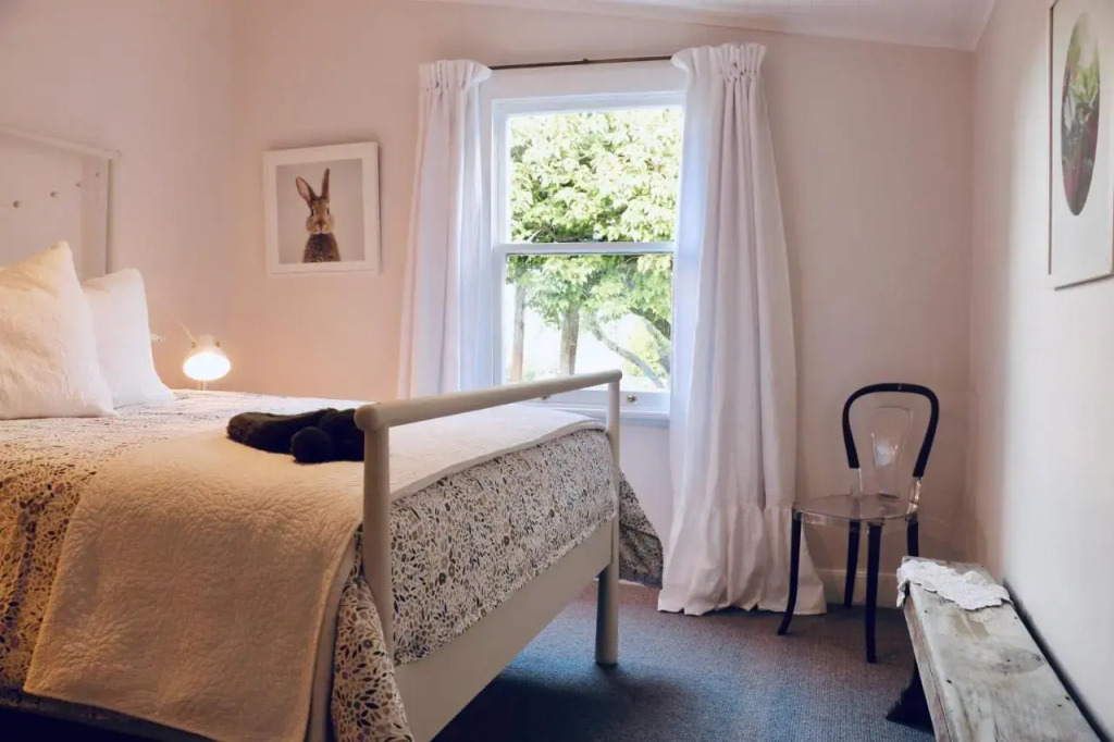 Historic Clyde cottage guest house