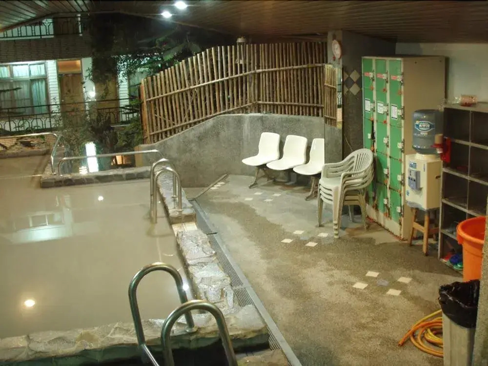 Hale Crane Volcanic Mud Hot Spring Hotel