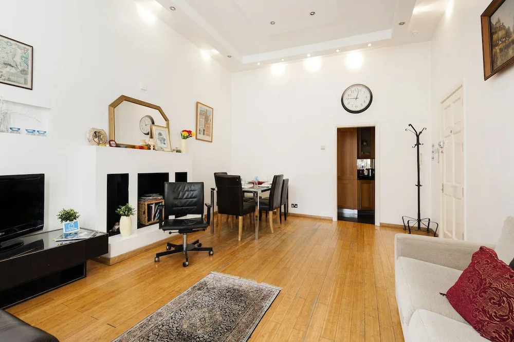 The Cheniston Gardens Abode - IA01