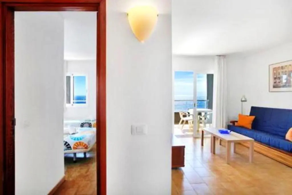 One bedroom appartement with sea view shared pool and enclosed garden at Guia de Isora 1 km away from the beach