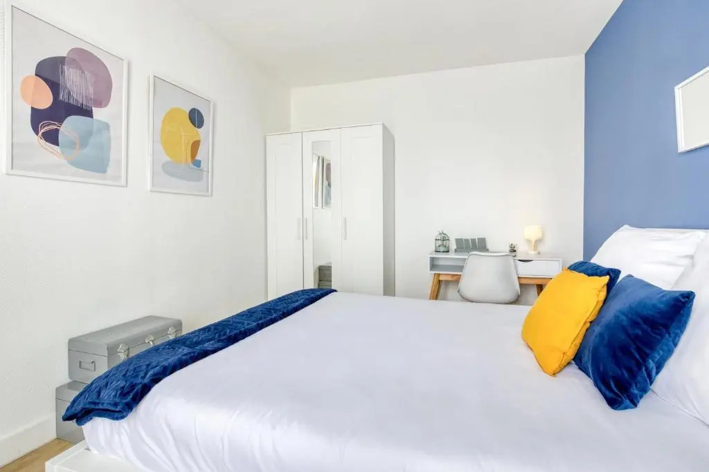 Bee Home Metro 7 + RER C + Easy Check-in + Parking