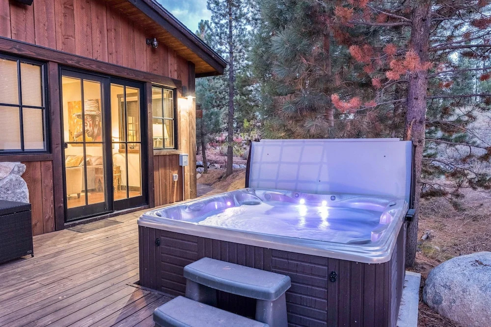 4BR Luxury Truckee Home by RedAwning