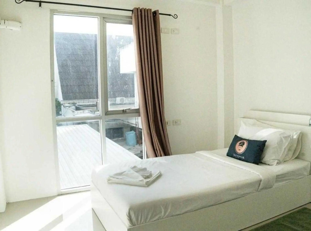 RQ Bangkok Sukhumvit 50 by Collection O