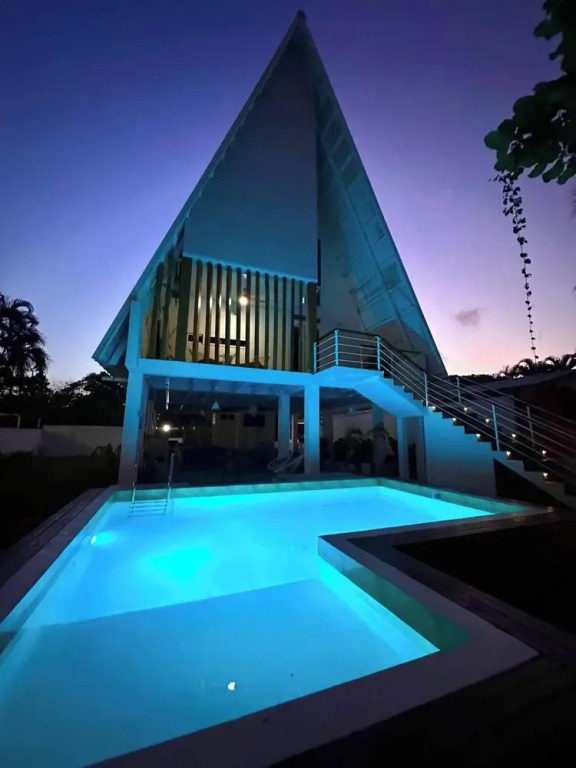 Elegant Chalet 2 Minutes From the Beach Ideal Families