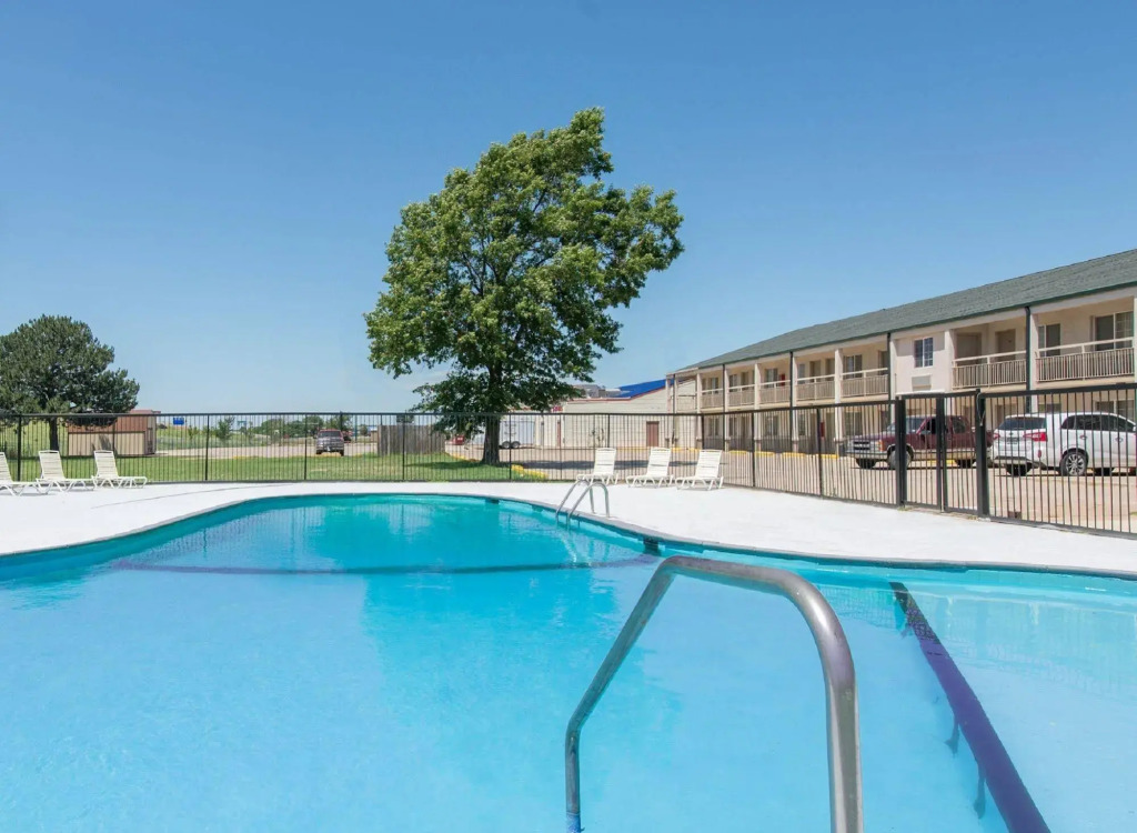 Red Carpet Inn & Suites