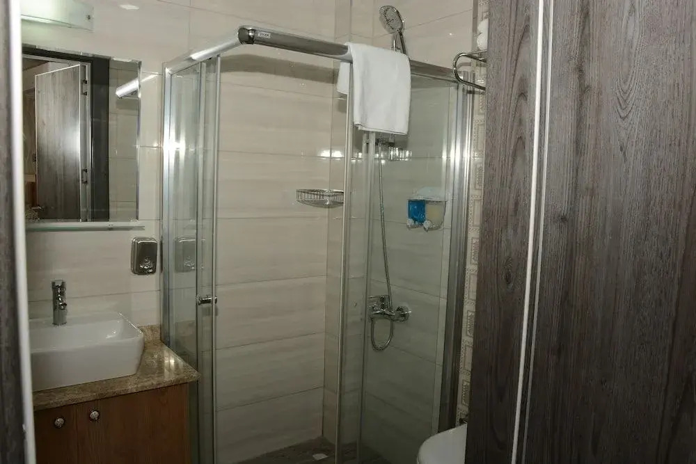 Ada Hotel