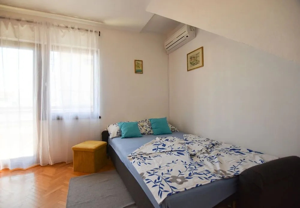 Room Vesna