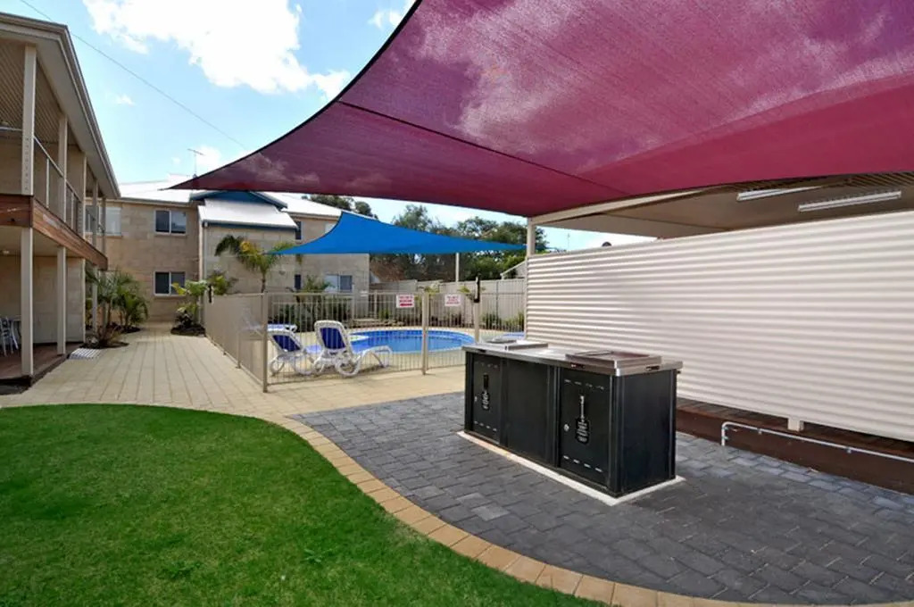 Lakeside Holiday Apartments