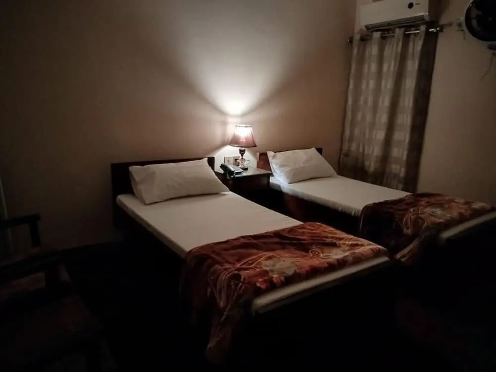 Canal View Hotel