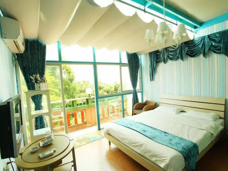 Xiamen Ring Island Coast Inn Blue House