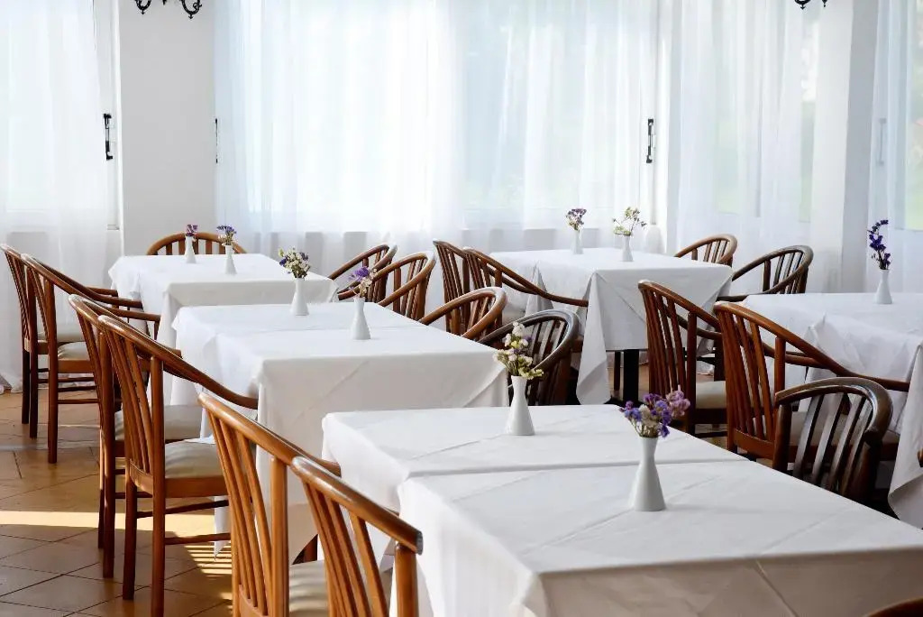 Rebecca'S Village Hotel