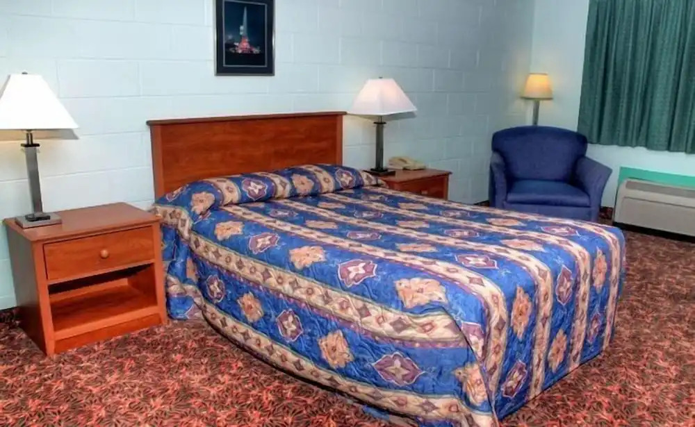 Country Host Motel