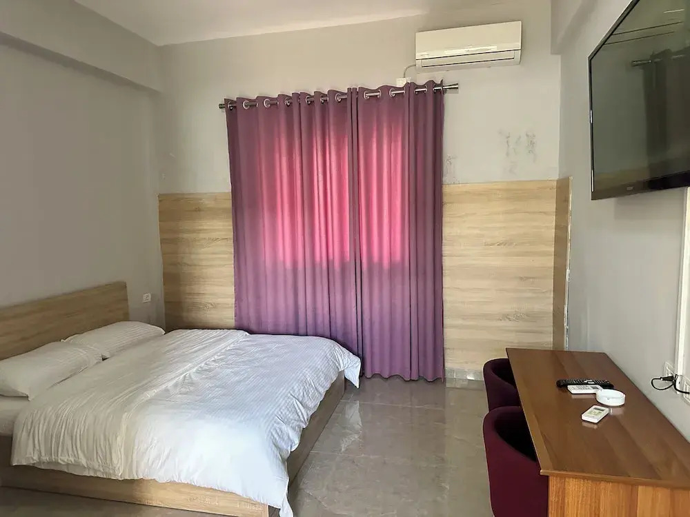 Sweet Hotel