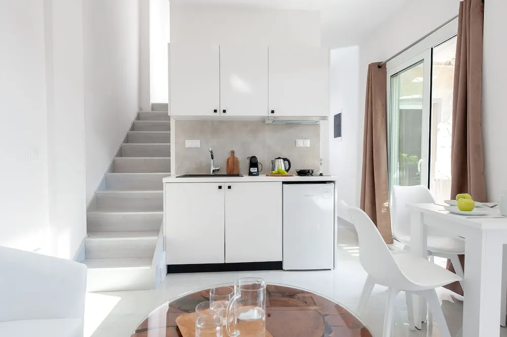Alekos Suites
