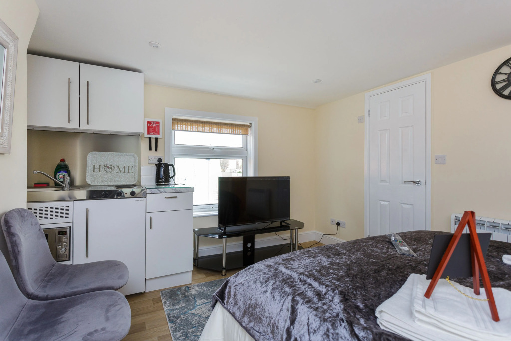 St Marys Modern Central Huge Studio Apartments
