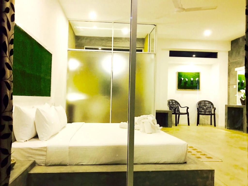 8 Plus Motels