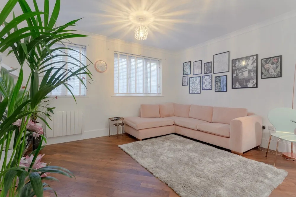 Refurbished 2 Bedroom Flat in Haggerston