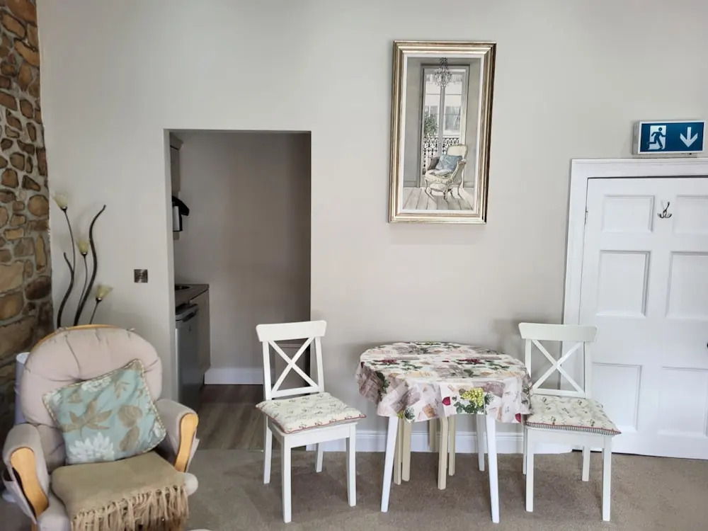 Charming 2 Bed Apartment Donegal Town Centre
