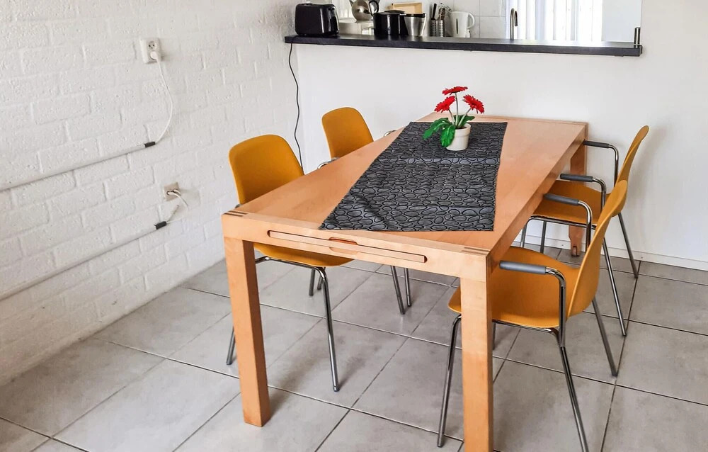 Amazing Home in Bruinisse With 2 Bedrooms and Wifi