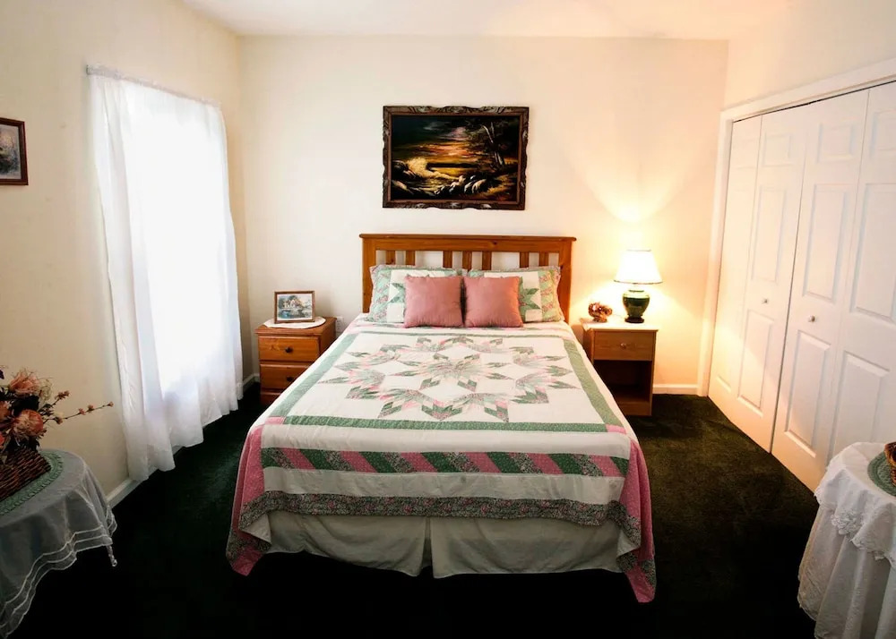 Colonial Crest 110 by Heritage Cabin Rentals