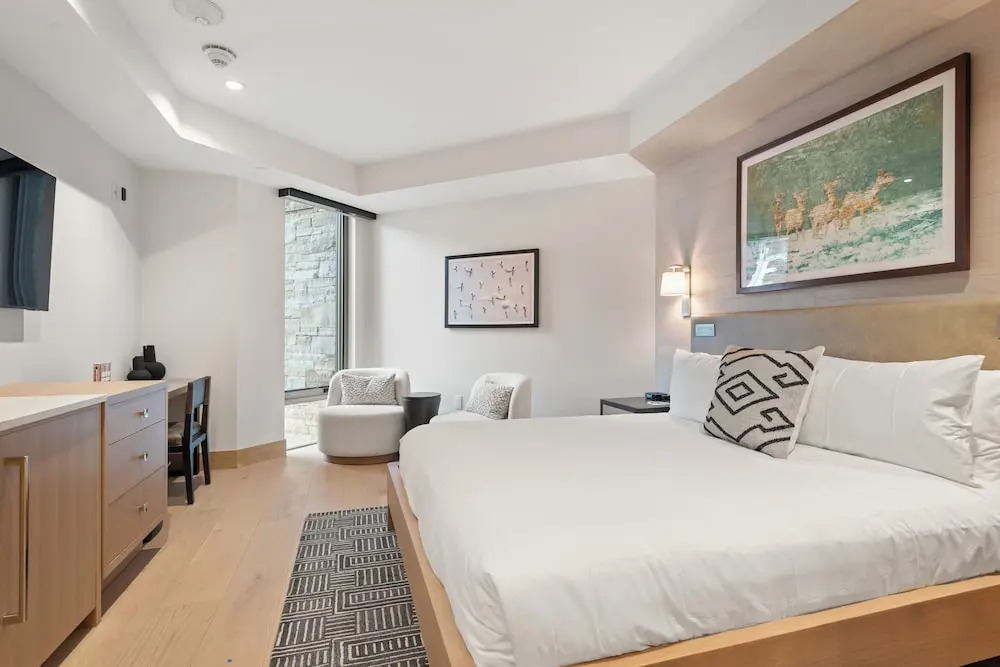 Snowmass Lux Getaway by Snowmass Vacations