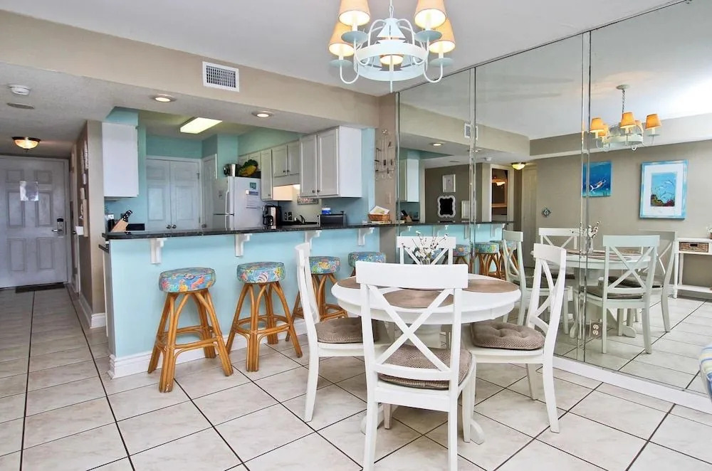 Boardwalk 486 by Youngs Suncoast