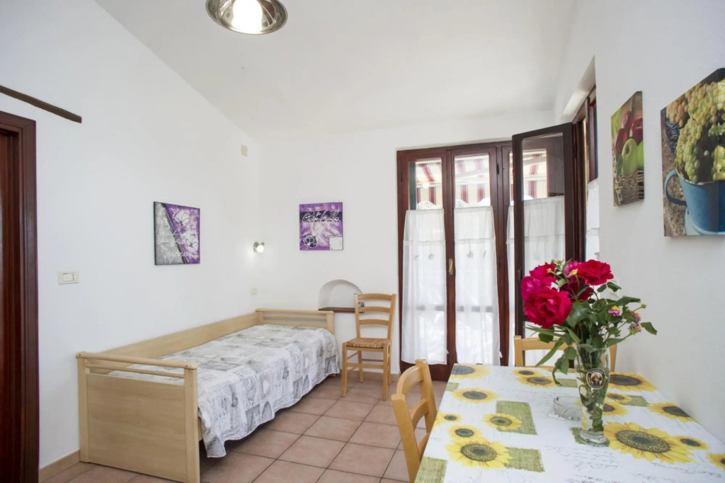 Apartment Two-room Number 4 on the seafront of Morcone-MORCONE BILO N° 4