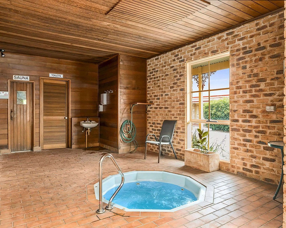 Quality Inn Colonial
