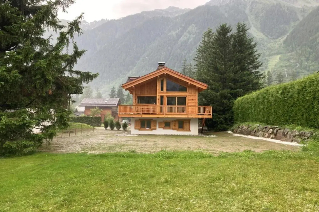 Semi Detached Chalet for 8 with Balcony & Garden