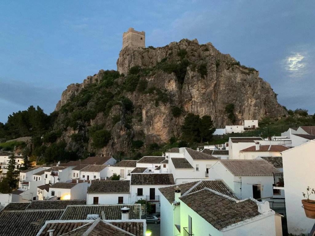 Casa rural familiar en el pueblo de Zahara de la Sierra