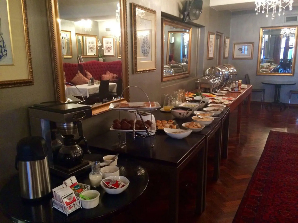 Tudor Hotel