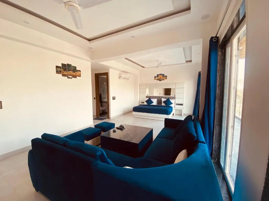 The Metro Stay By F9 Hotels-Near Sector 18 Metro Station Noida