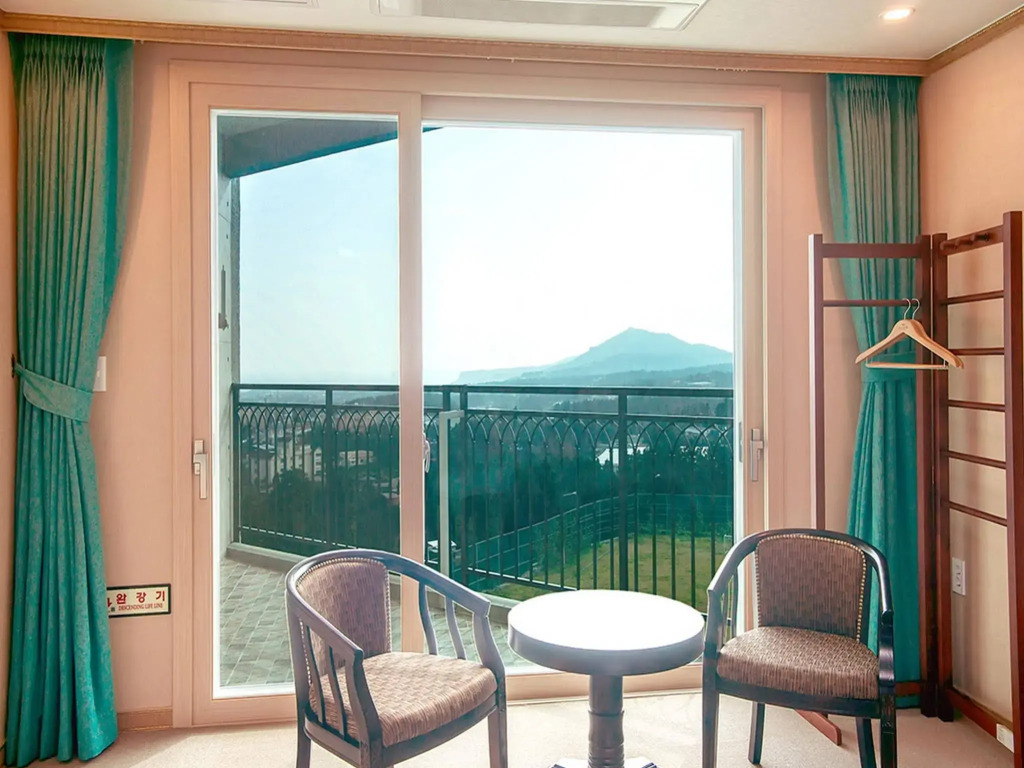 J View Hotel