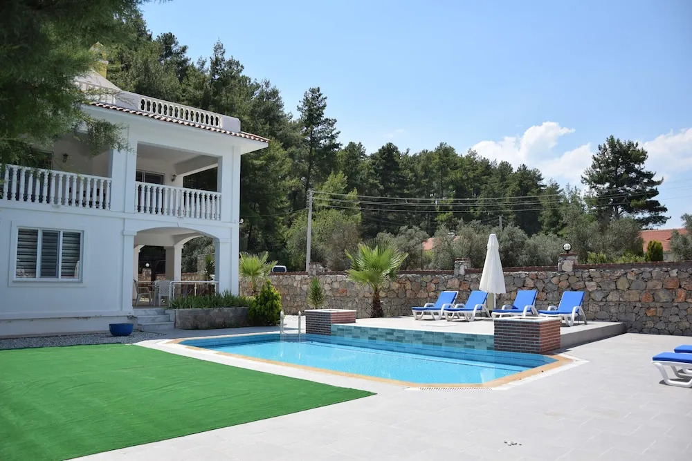 Villa Xclusive