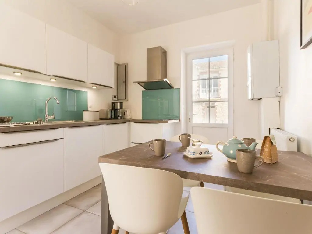 Maison familiale moderne, 300m du centre, 500m de la mer, WIFI gratuit, draps inclus. - FR-1-306-1206