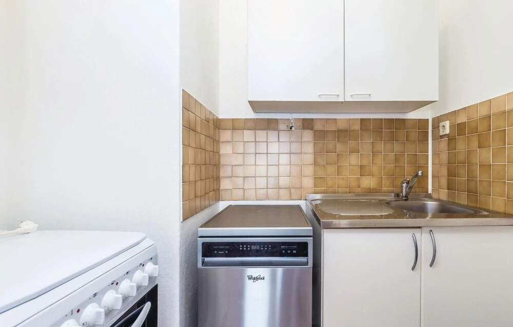 Beautiful Apartment in Kampor With 4 Bedrooms and Wifi