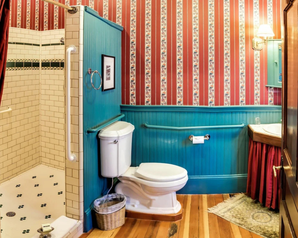 Peerless Hotel & Restaurant