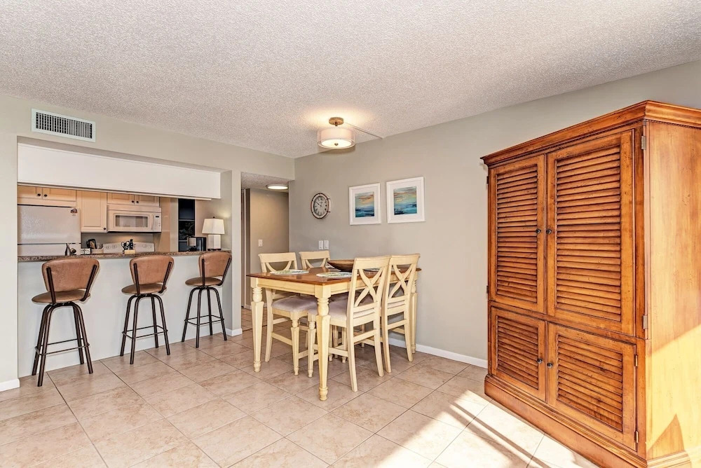 Midnight Cove Ii 412f - Beautiful Canal View! 2 Bedroom Condo