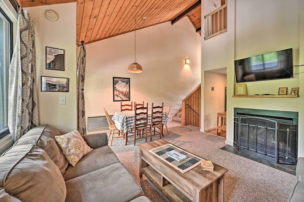 Village of Loon Mtn Condo with Fireplace and Balcony!