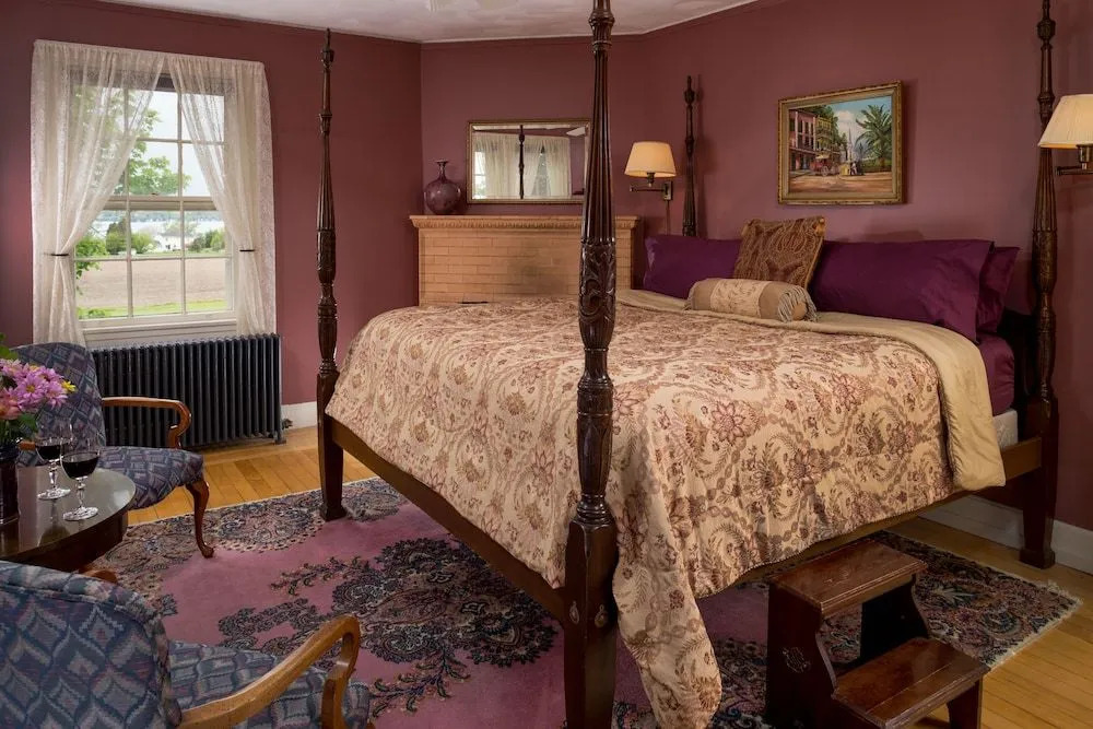 Yale Manor B&B & Yurt Glamping