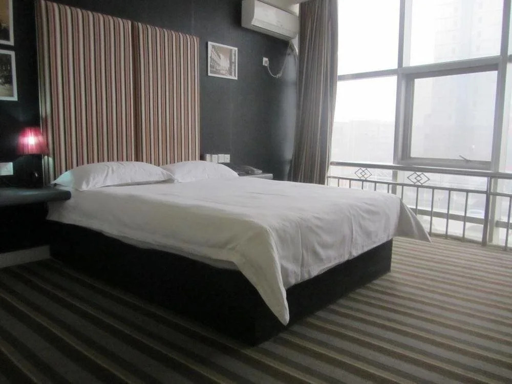 Zhongzhou Hotel (XingHe Road)