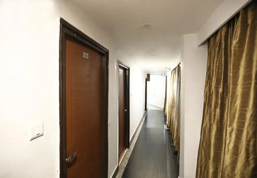 OYO 6119 Hotel Royal Classic