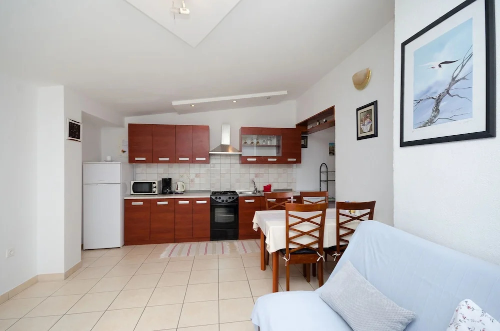 Apartments Mladen